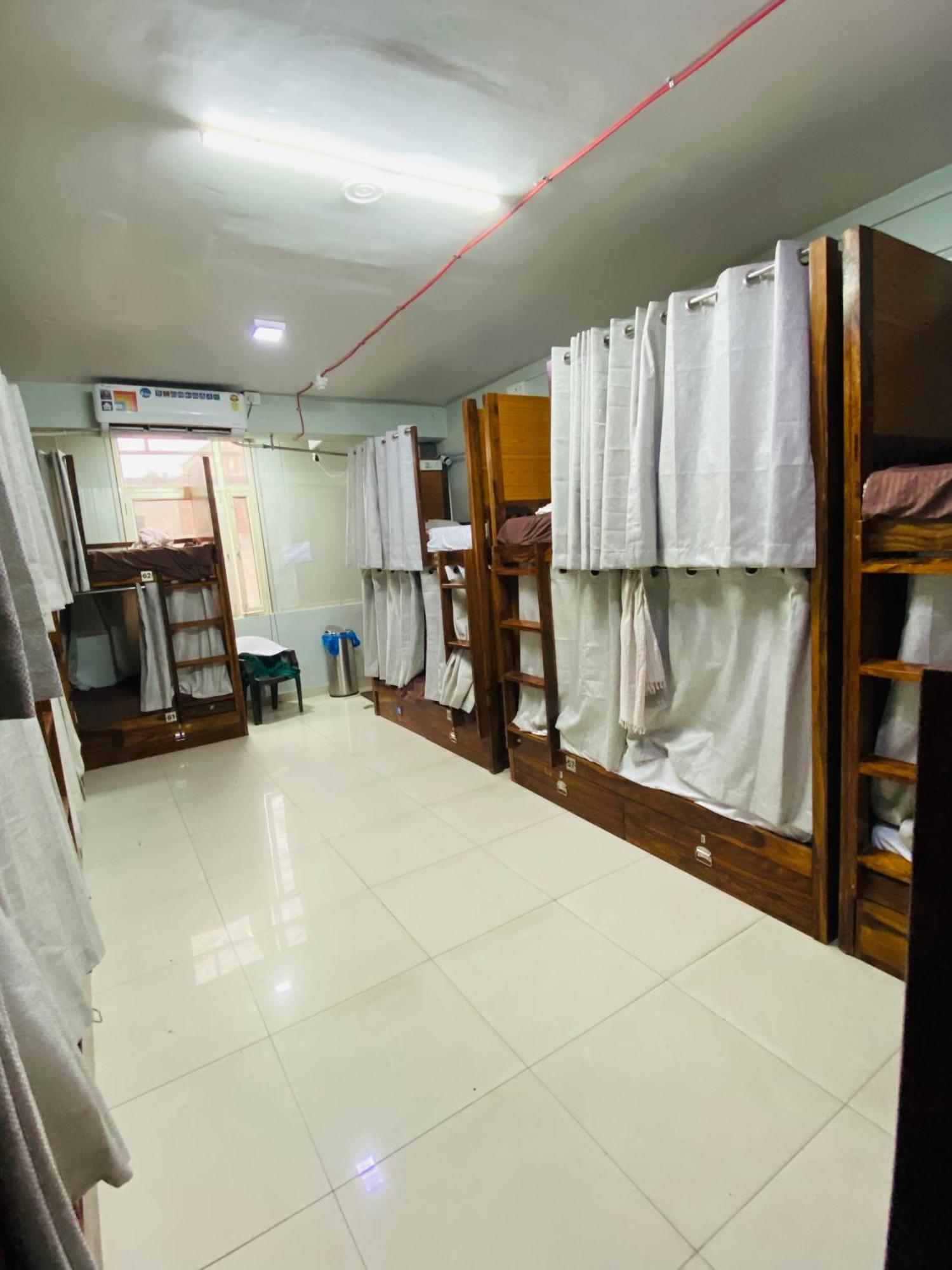 Homestay Ac Dormitory New Delhi Ngoại thất bức ảnh