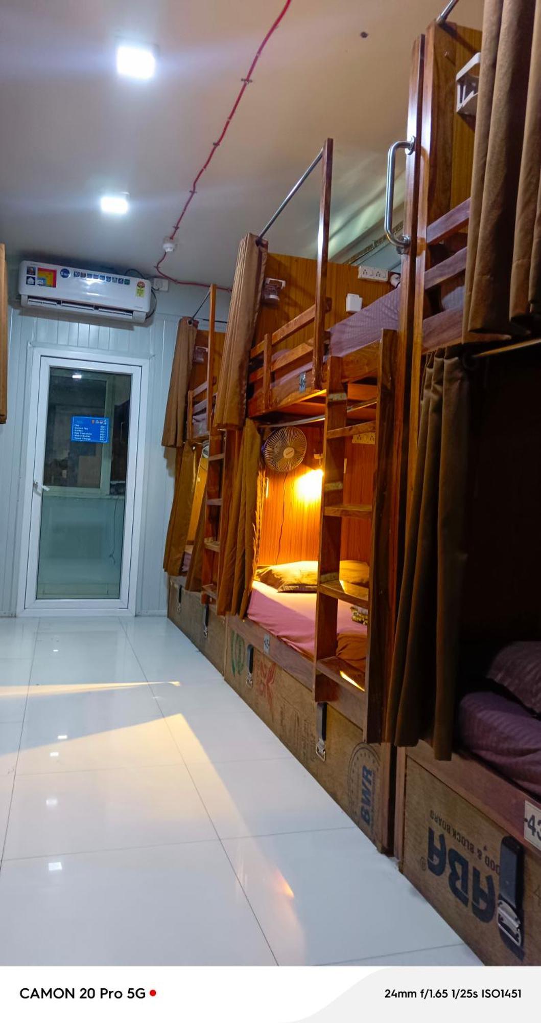 Homestay Ac Dormitory New Delhi Ngoại thất bức ảnh